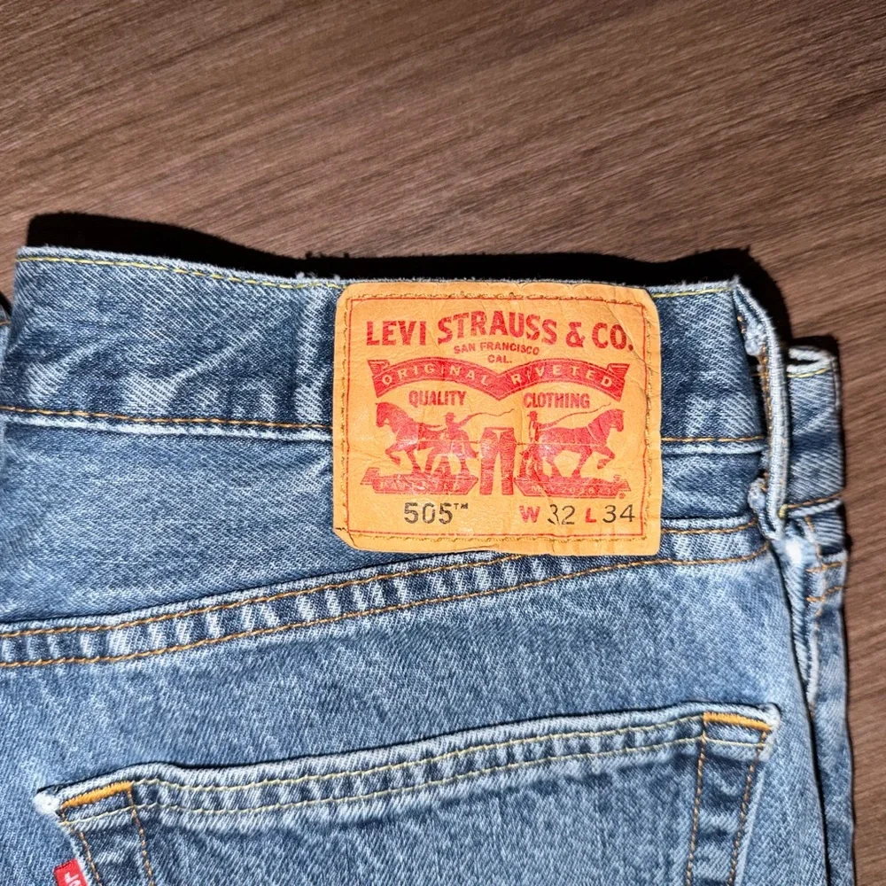 Levi's Women's Classic Blue Straight Jeans - Picture 2 of 5